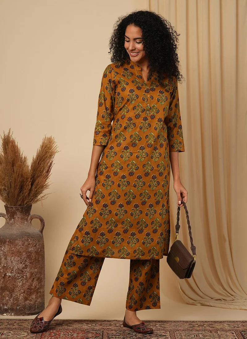 جلو باص Globus Women Floral Printed Mandarin Collar Pure Cotton Straight Kurta With Trousers